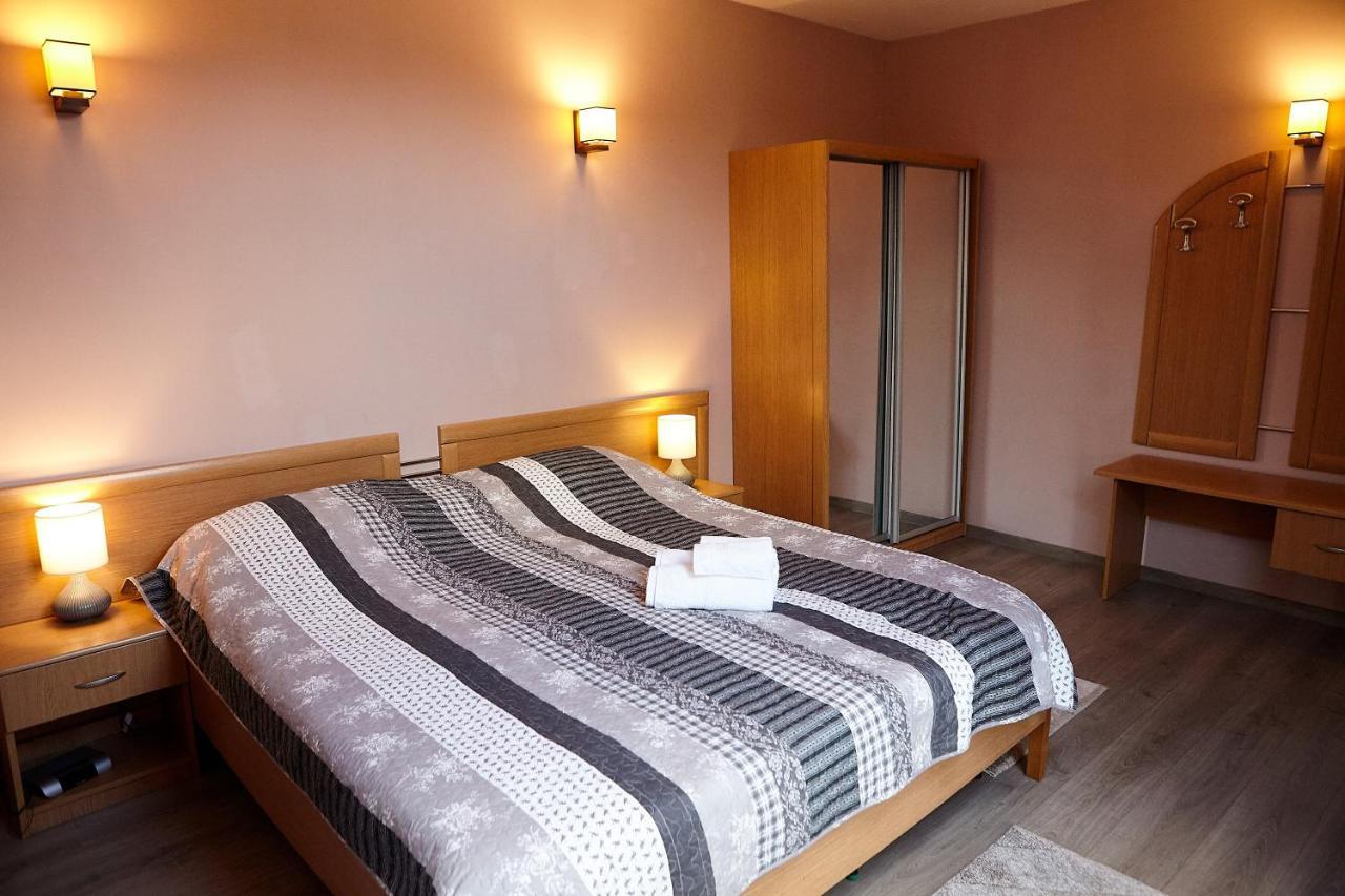 Apartament Rozelor Braşov Exterior foto