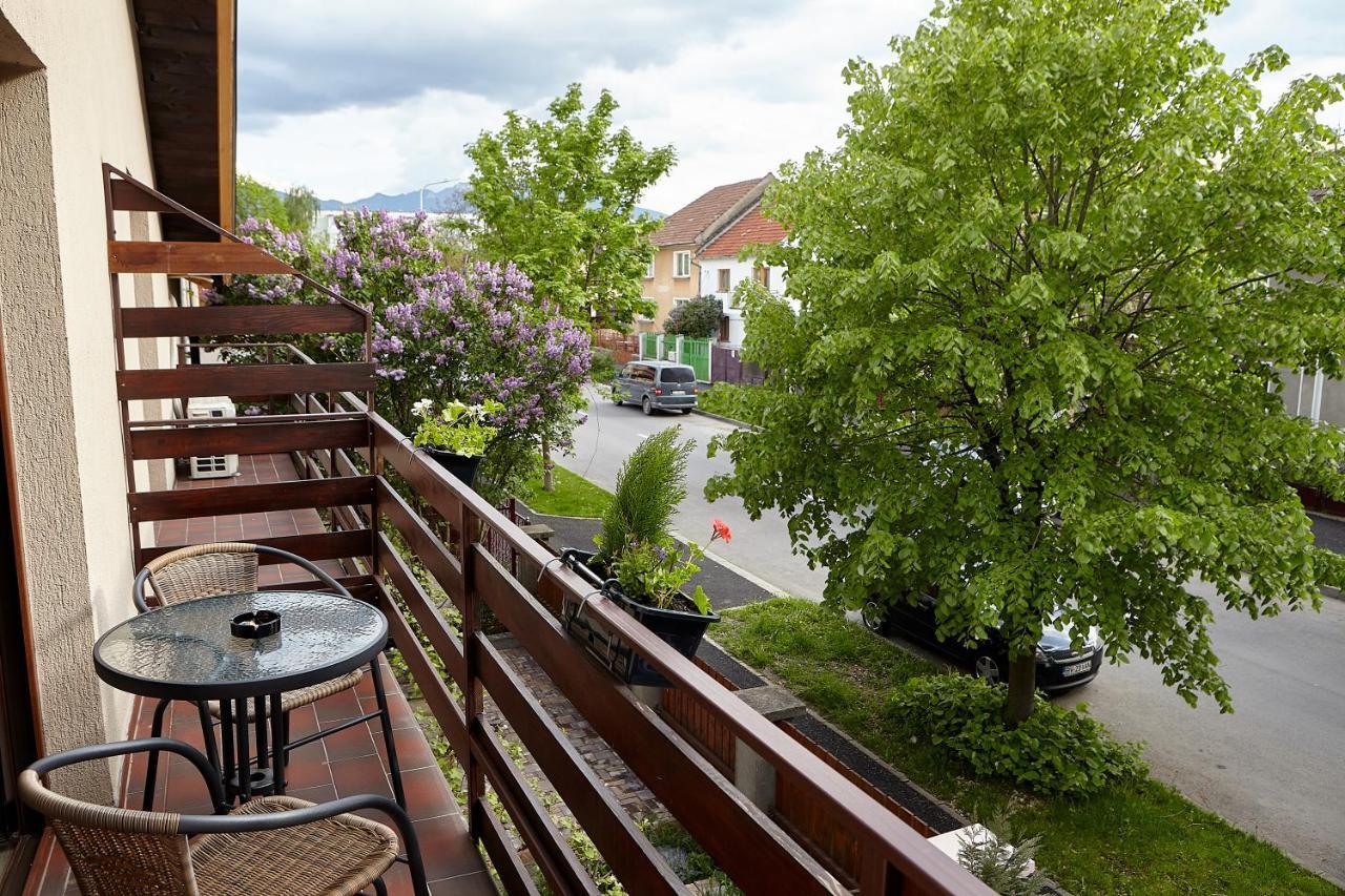 Apartament Rozelor Braşov Exterior foto